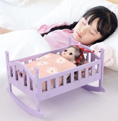 Casa de bonecas de madeira Cama Bebê berço para 6 polegadas bonecas devem ter acessórios de boneca para crianças